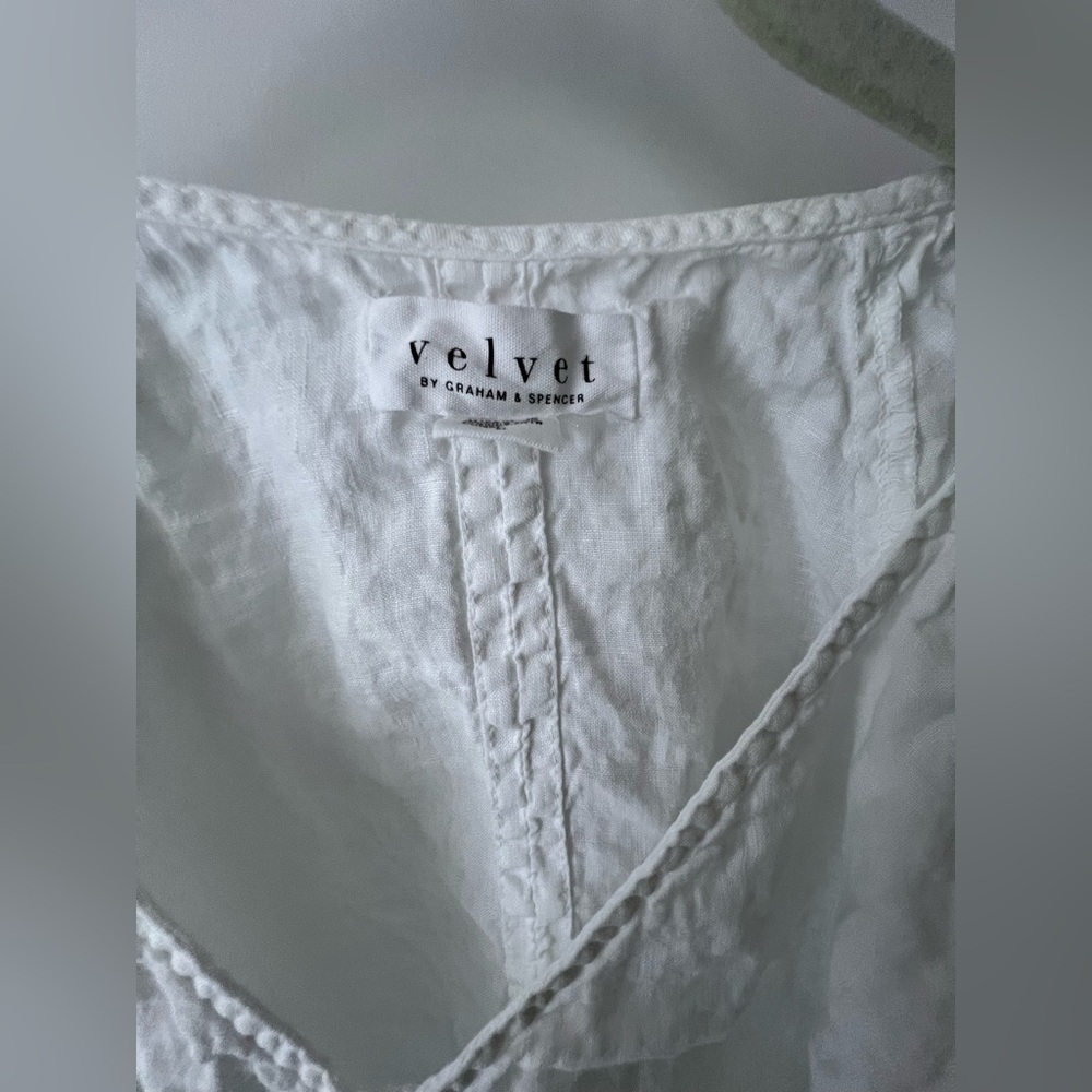 Linen V Neck Tee by VELVET by Graham and Spencer size Large - Picture 3 of 3